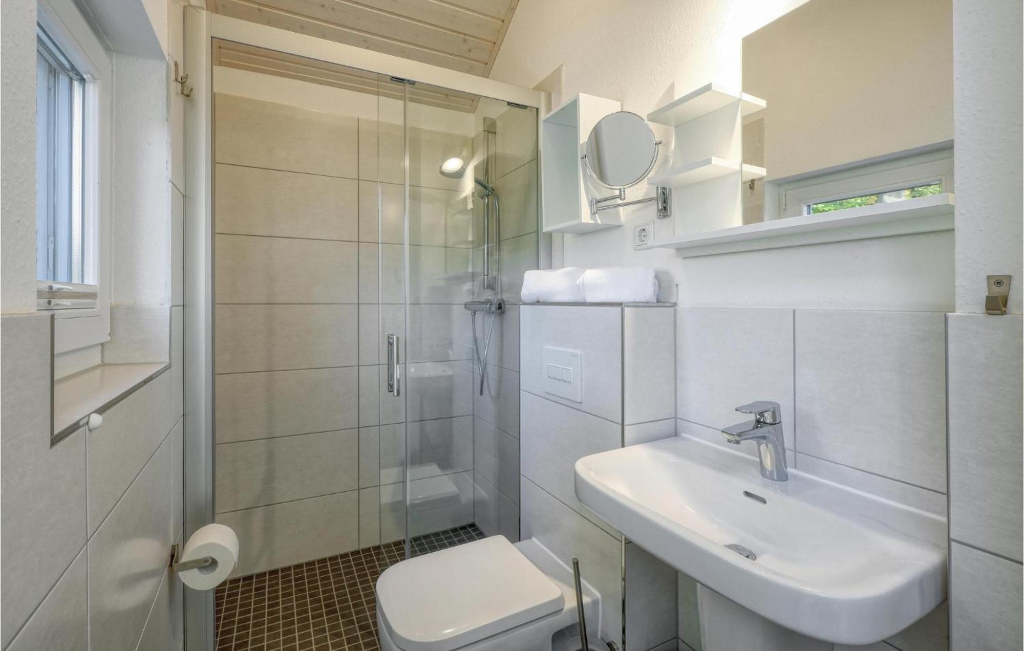 Stunning Home In Krems Ii-Warderbrueck With Wifi Gols Exterior photo